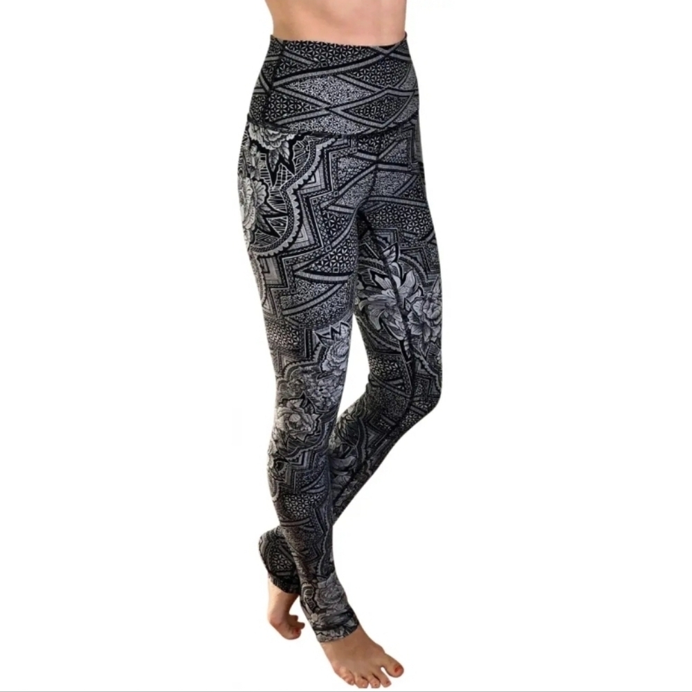 Lululemon Wunder Under High Rise Tight leggings in Entwined lce White/Black 4 - Picture 8 of 9